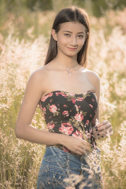 有关垂直拍摄, 女人, 微笑的免费素材图片