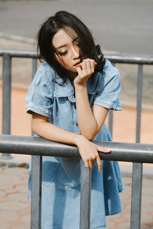 有关下巴, 不情绪化, 倚的免费素材图片