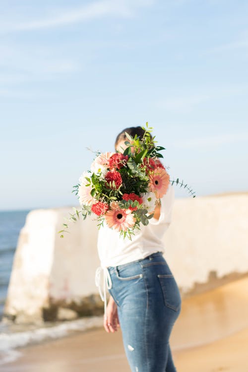 有关一束鲜花, 侧面图, 匿名的免费素材图片