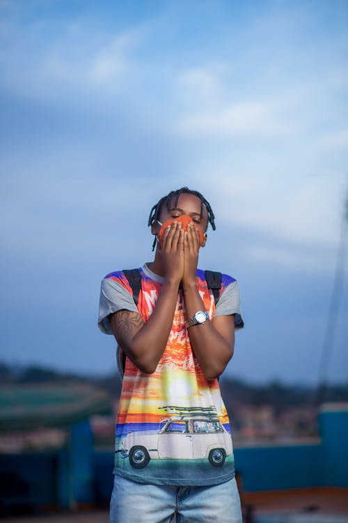 有关休闲装, 印花衬衫, 口罩的免费素材图片