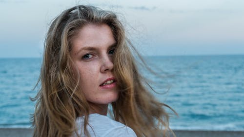 有关大头贴, 望着肩膀, 水体的免费素材图片