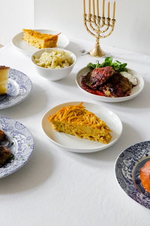 陶瓷板上的盘子 · 免费素材图片