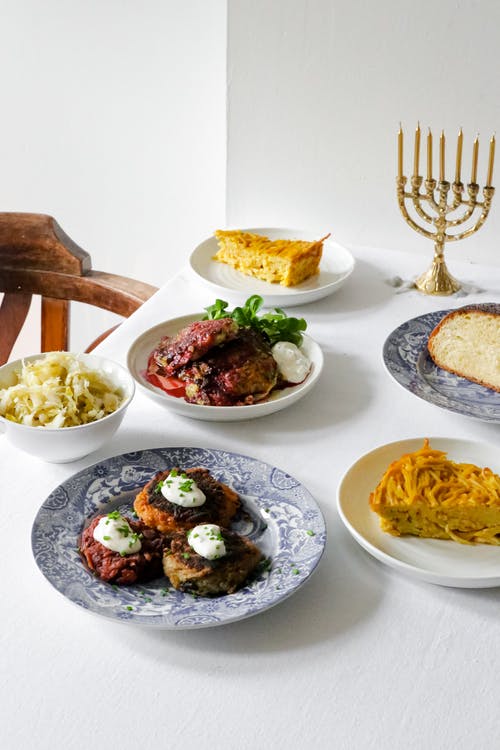 陶瓷板上的熟食 · 免费素材图片