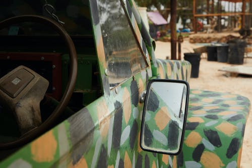黑色和绿色汽车后视镜 · 免费素材图片
