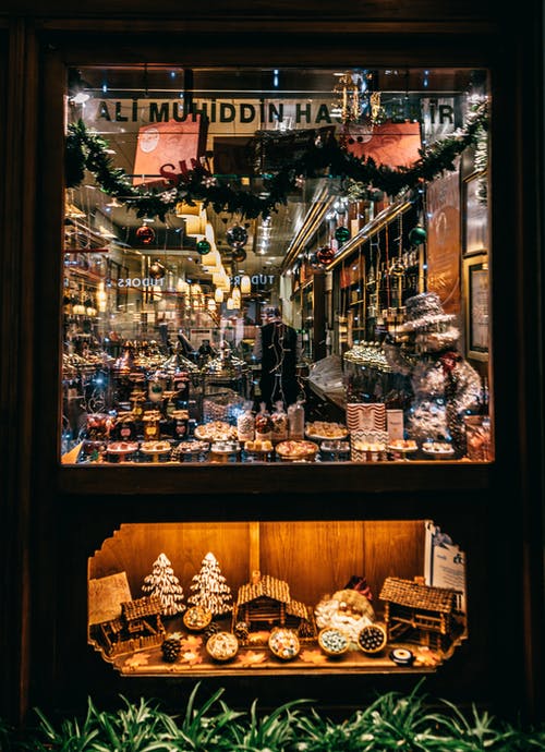 棕色木框玻璃窗 · 免费素材图片