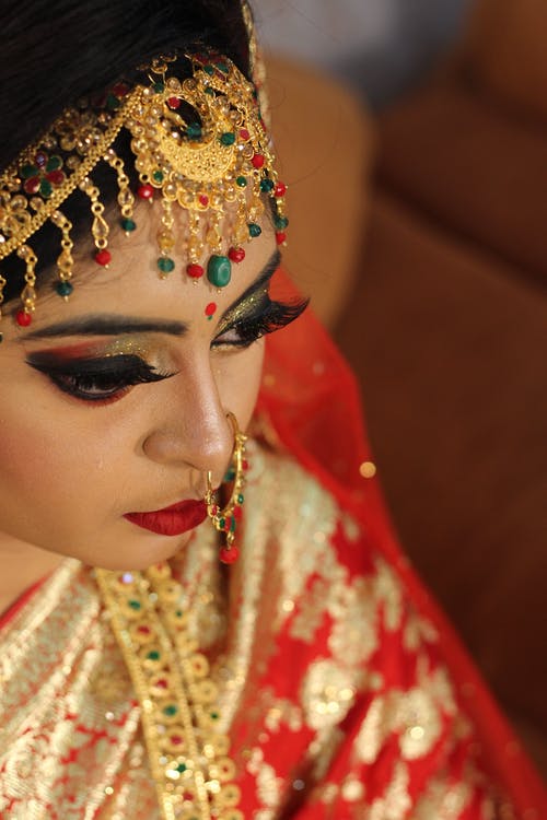 有关传统服饰, 优雅, 光鲜亮丽的免费素材图片