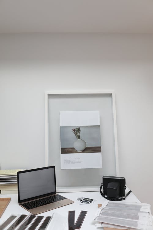 白色木制相框 · 免费素材图片