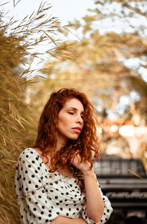 有关伤心, 圆点花纹, 垂直的的免费素材图片