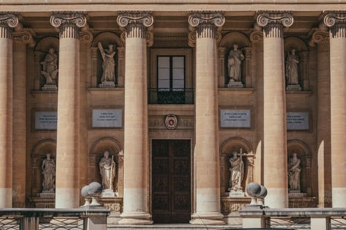 有关建筑物正面, 支柱, 教会的免费素材图片