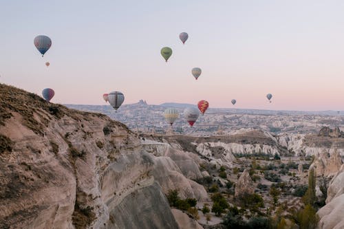 天空上的热气球 · 免费素材图片