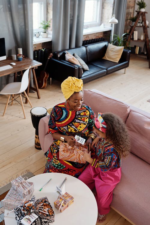 母亲债券与她的女儿的照片 · 免费素材图片