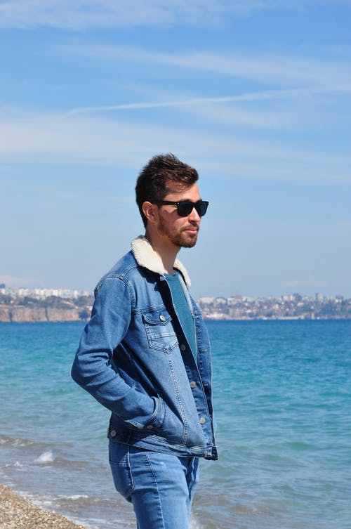 有关人, 垂直拍摄, 墨镜的免费素材图片