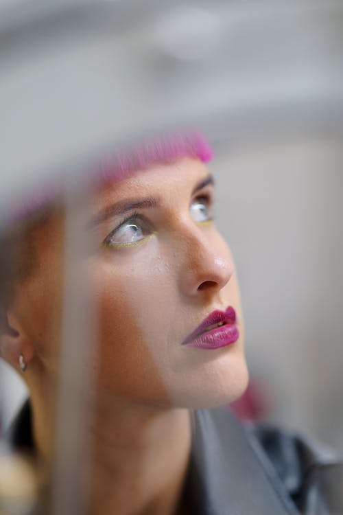 紫色和蓝色头发的女人 · 免费素材图片