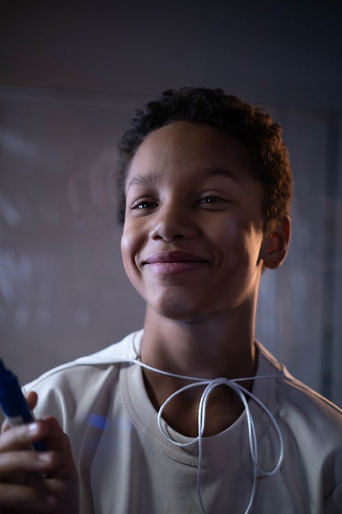 有关儿童, 垂直拍摄, 室内的免费素材图片