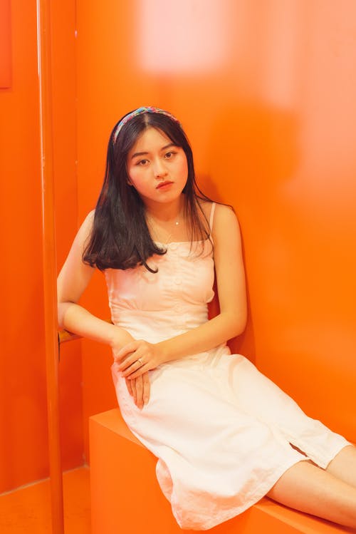 有关伤心, 优雅, 坐的免费素材图片