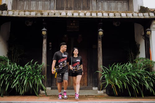 有关一对, 一起, 人行道的免费素材图片