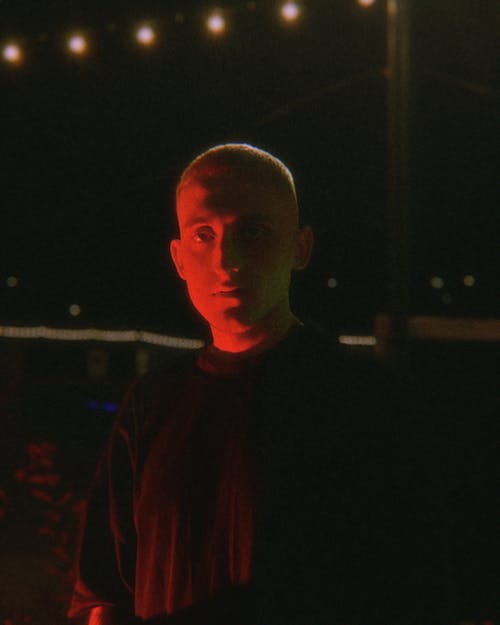 有关人, 垂直拍摄, 漆黑的免费素材图片