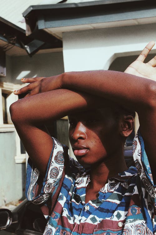 有关个性, 举手, 举起手臂的免费素材图片