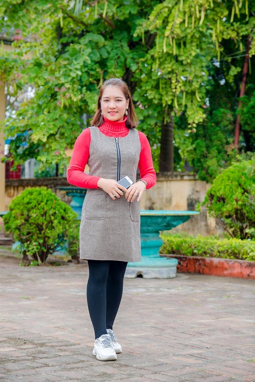 有关垂直拍摄, 女人, 微笑的免费素材图片