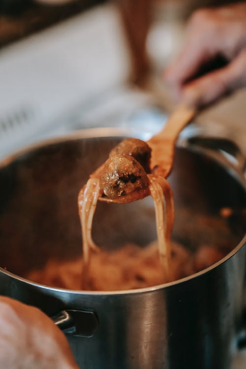 不锈钢锅上的棕色食物 · 免费素材图片