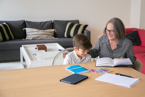 有关奶奶, 孙子, 小孩的免费素材图片