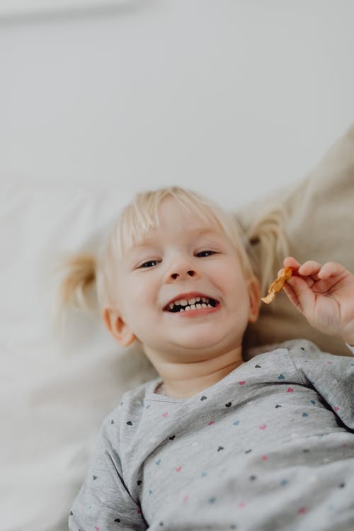 有关儿童, 垂直拍摄, 女孩的免费素材图片