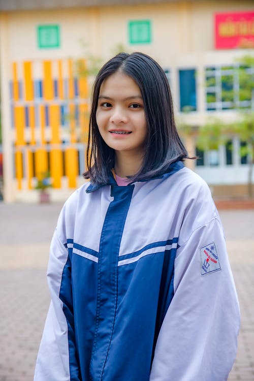 有关垂直拍摄, 夹克, 微笑的免费素材图片