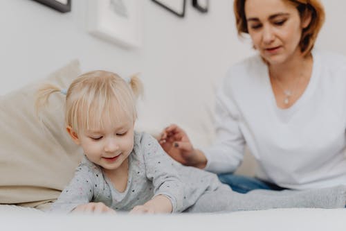 有关儿童, 女人, 女孩的免费素材图片