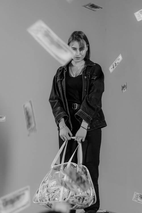 有关夾克, 女人, 室內的免费素材图片