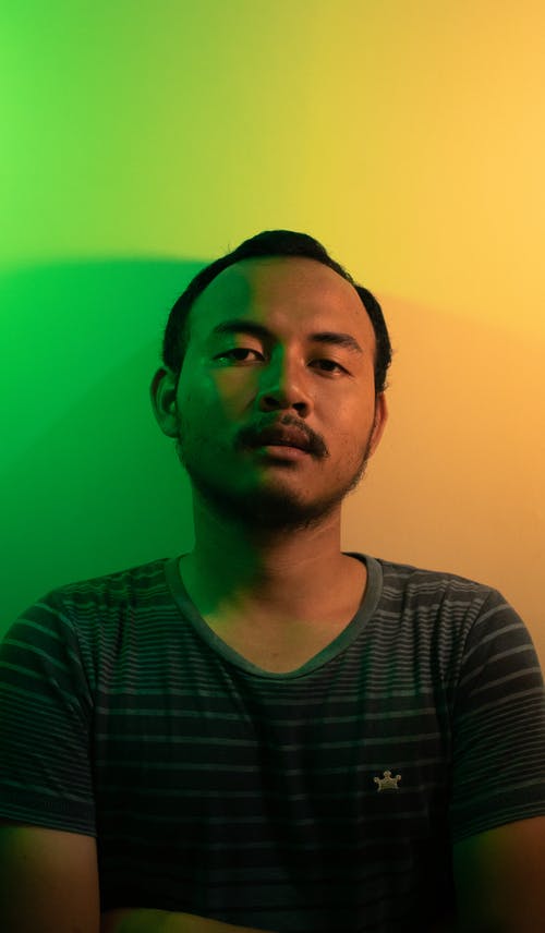 有关人, 严肃, 垂直拍摄的免费素材图片