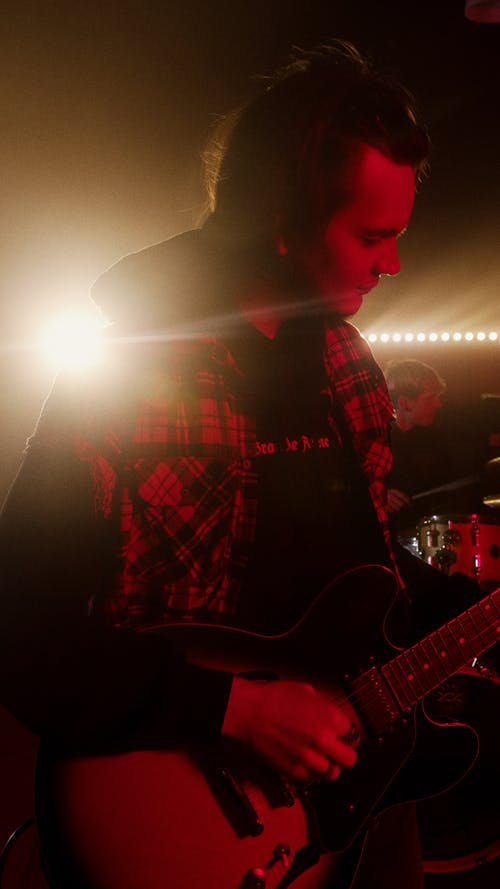 有关人, 休闲, 仪器的免费素材图片