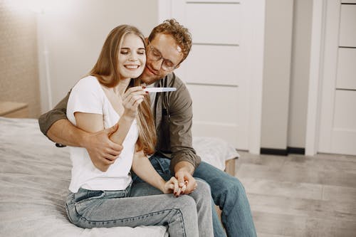 有关一对, 人, 坐的免费素材图片