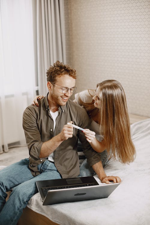 有关一对, 人, 坐的免费素材图片