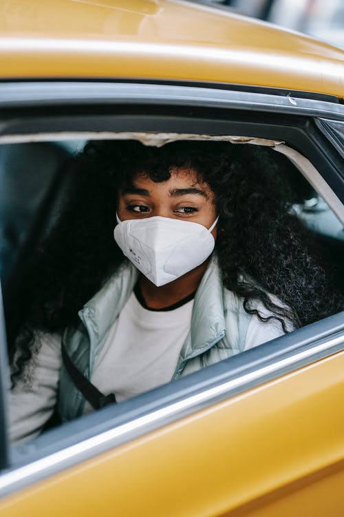 穿白色衬衣的白衬衫的男人 · 免费素材图片