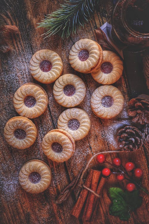 棕色和白色圆形装饰 · 免费素材图片