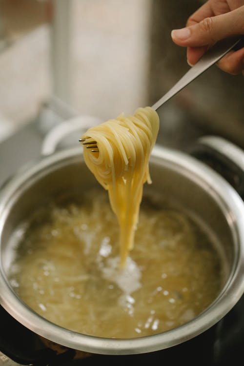 不锈钢碗黄奶油 · 免费素材图片