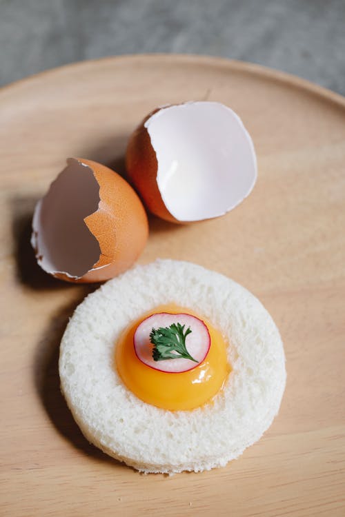 鸡蛋与蛋壳上白色纺织 · 免费素材图片