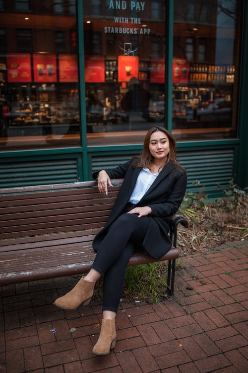 有关坐, 垂直的, 年轻的免费素材图片