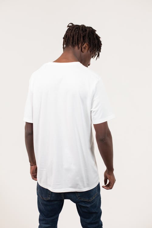 白色圆领t恤的女人 · 免费素材图片