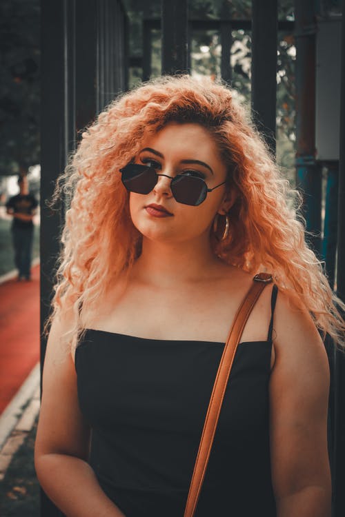 有关垂直拍摄, 墨镜, 女人的免费素材图片