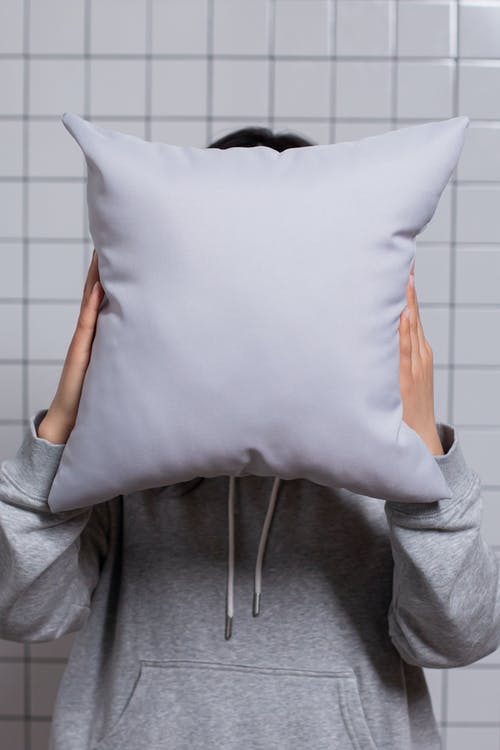 有关Throw Pillows, 人, 垂直拍摄的免费素材图片