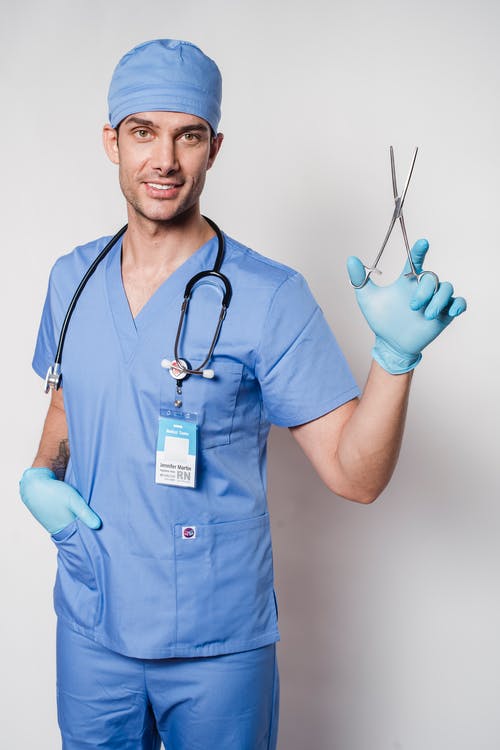 蓝色磨砂服，戴着黑色听诊器的男人 · 免费素材图片