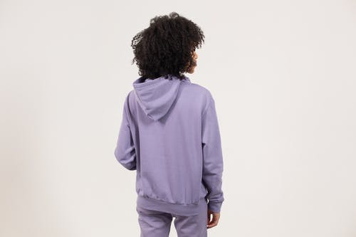 紫色长袖衬衫的男人 · 免费素材图片