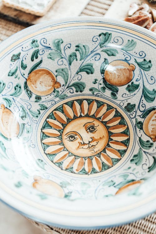 白色和棕色陶瓷圆盘 · 免费素材图片