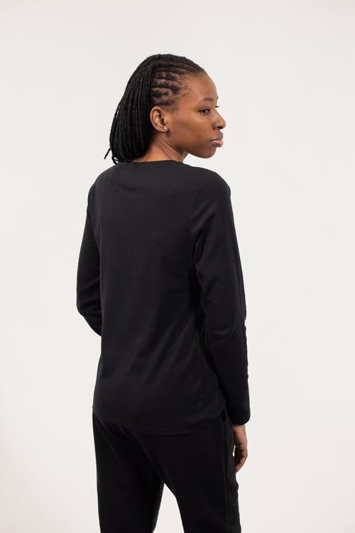 黑色长袖衬衫的女人 · 免费素材图片