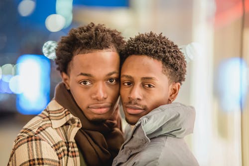 有关一对, 一起, 人行道的免费素材图片