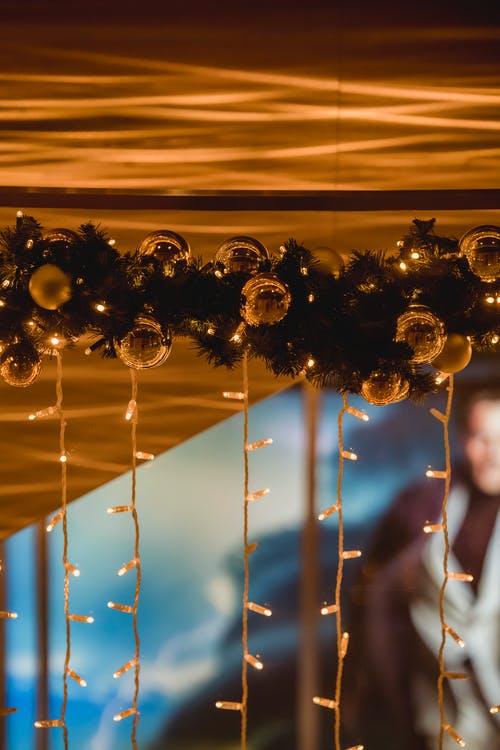 金银圆形吊灯 · 免费素材图片