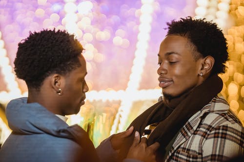 蓝色牛仔夹克的男人 · 免费素材图片