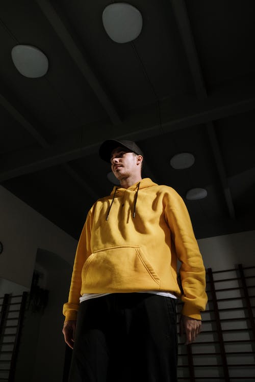 有关人, 低角度拍摄, 垂直拍摄的免费素材图片