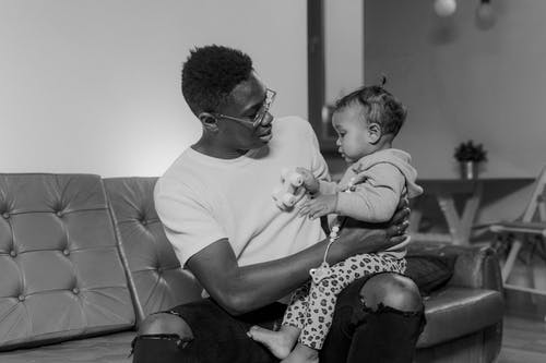 有关儿童, 在家, 坐的免费素材图片